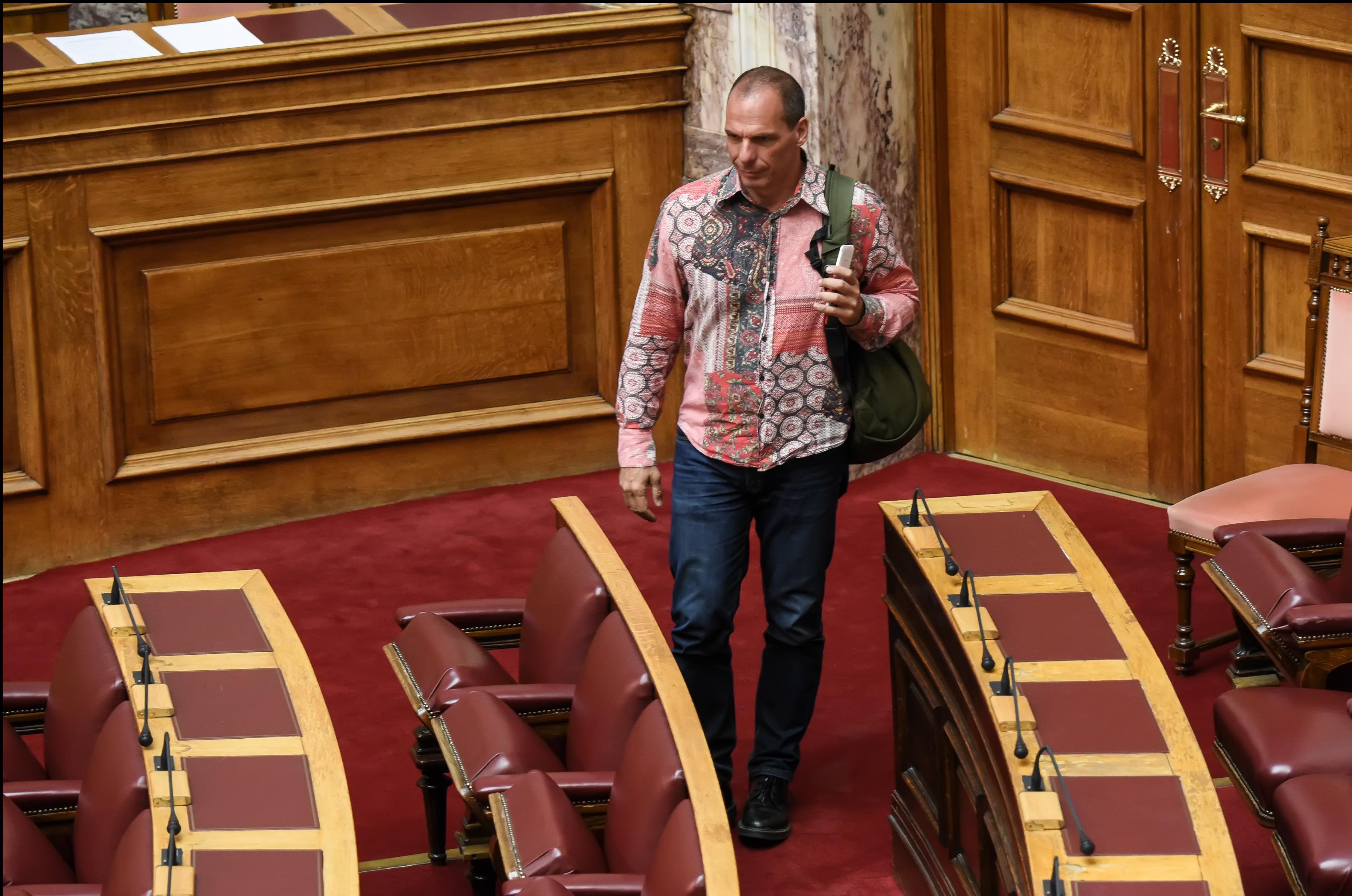 Στην αντεπίθεση ο Βαρουφάκης, σκληρή απάντηση σε Στουρνάρα