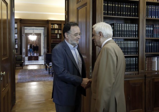 Λαφαζάνης στηρίζει Παυλόπουλο για όσα είπε για το νόμισμα