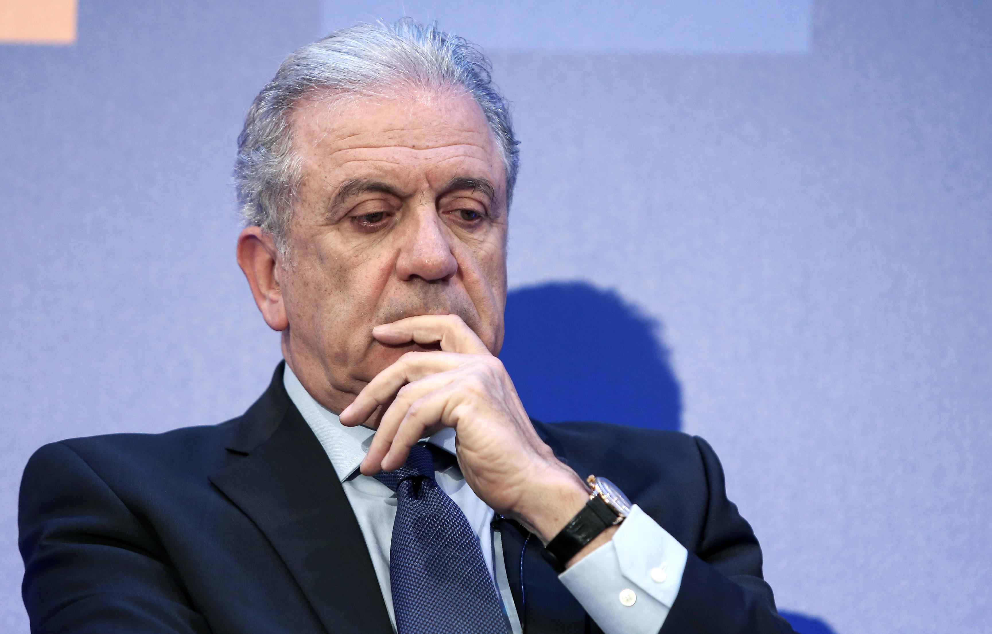 Κομισιόν: Mε το σταγονόμετρο η μετεγκατάσταση προσφύγων