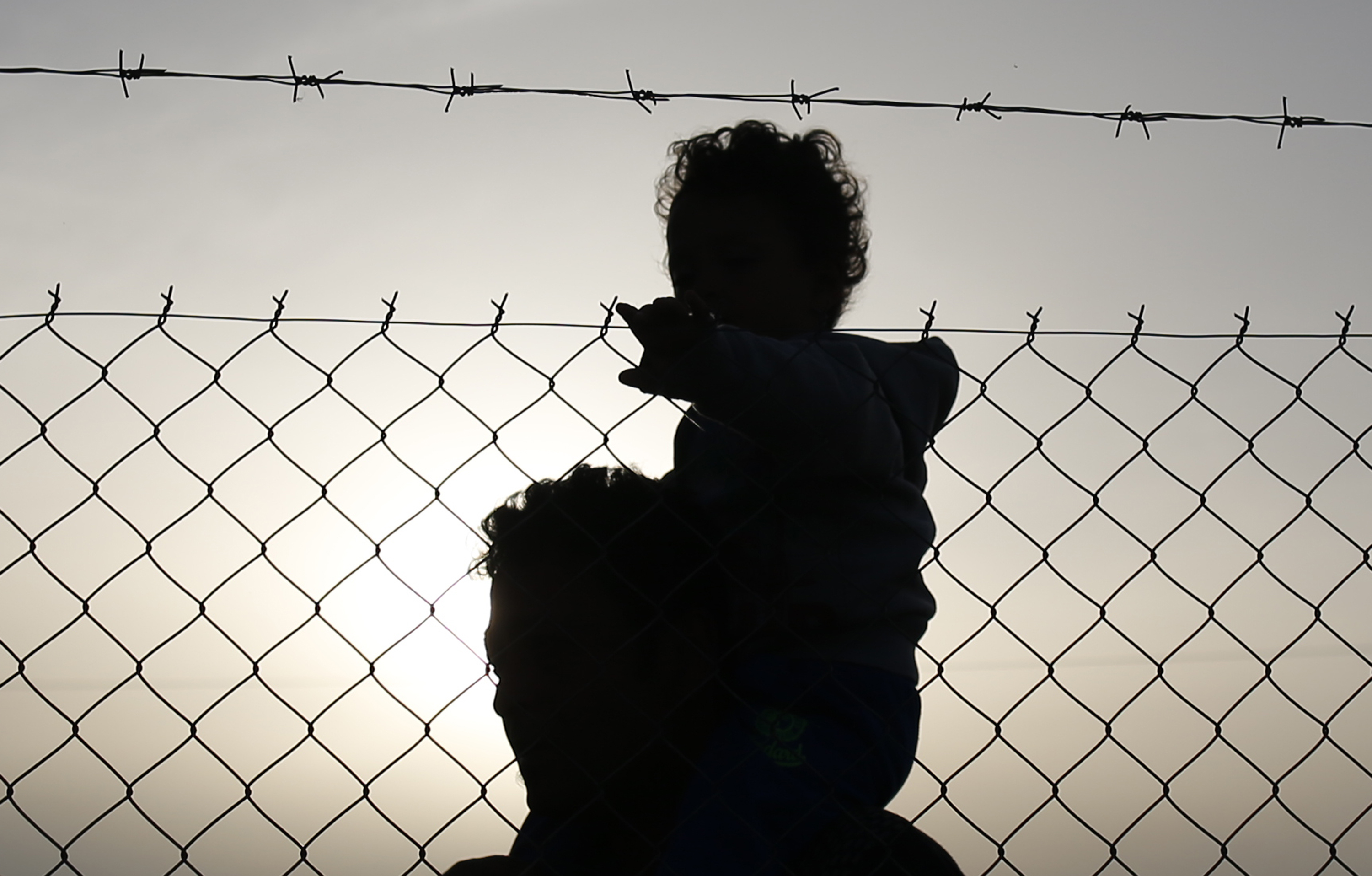 Κομισιόν: Πληρώνουν τα κράτη-μέλη που δεν δέχονται πρόσφυγες