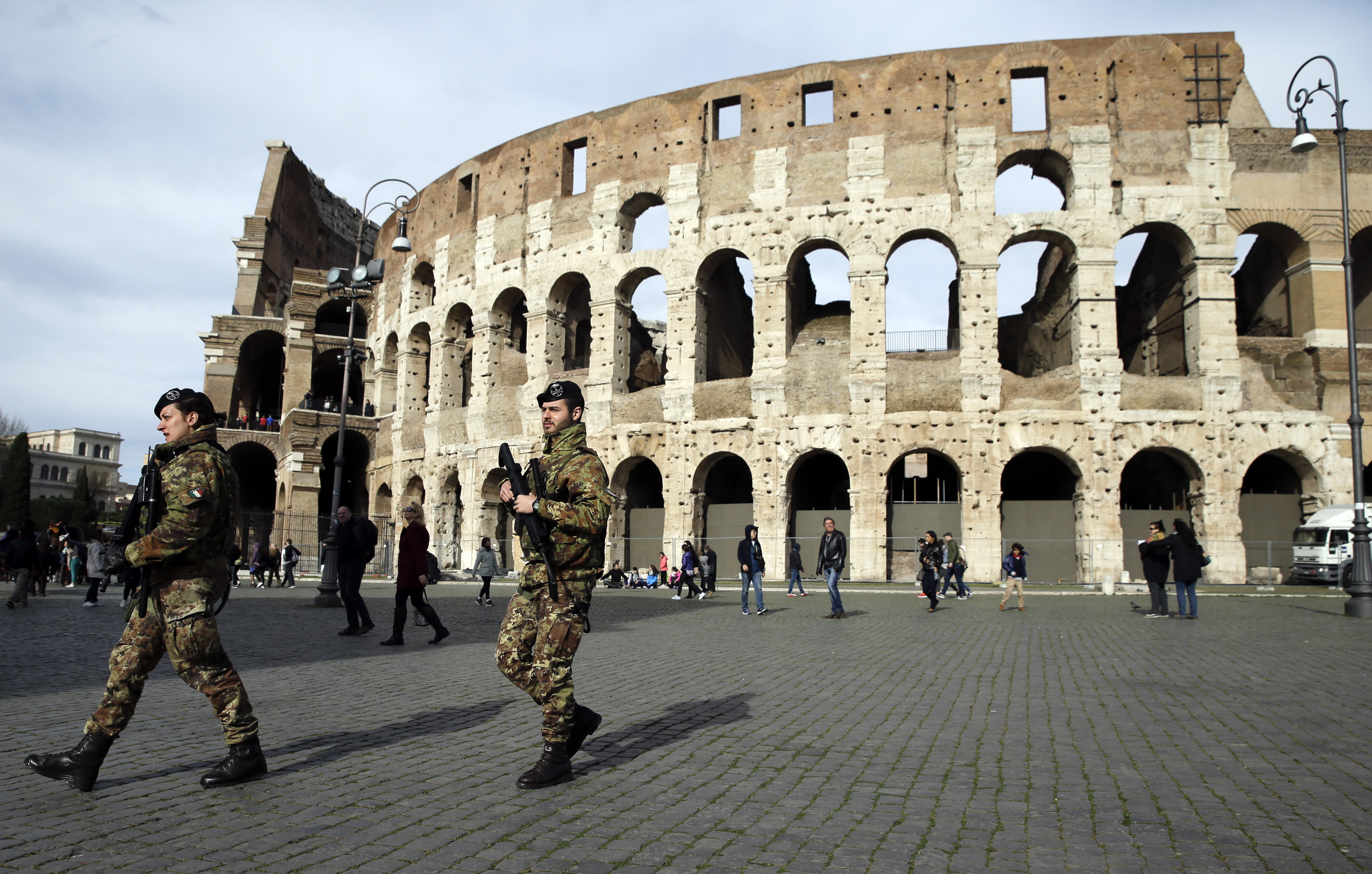 Υπό κράτηση στο Μπάρι δύο ύποπτοι για σχέδιο επίθεσης σε Ιταλία και Βρετανία