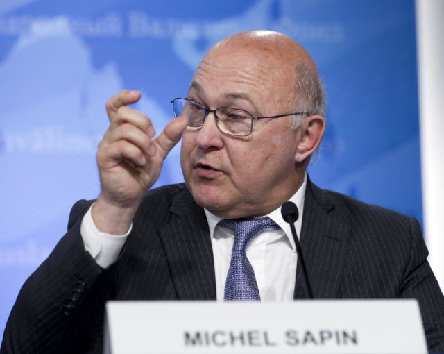 Ο Μισέλ Σαπέν ομολογεί «ανάρμοστη χειρονομία» σε γυναίκα δημοσιογράφο