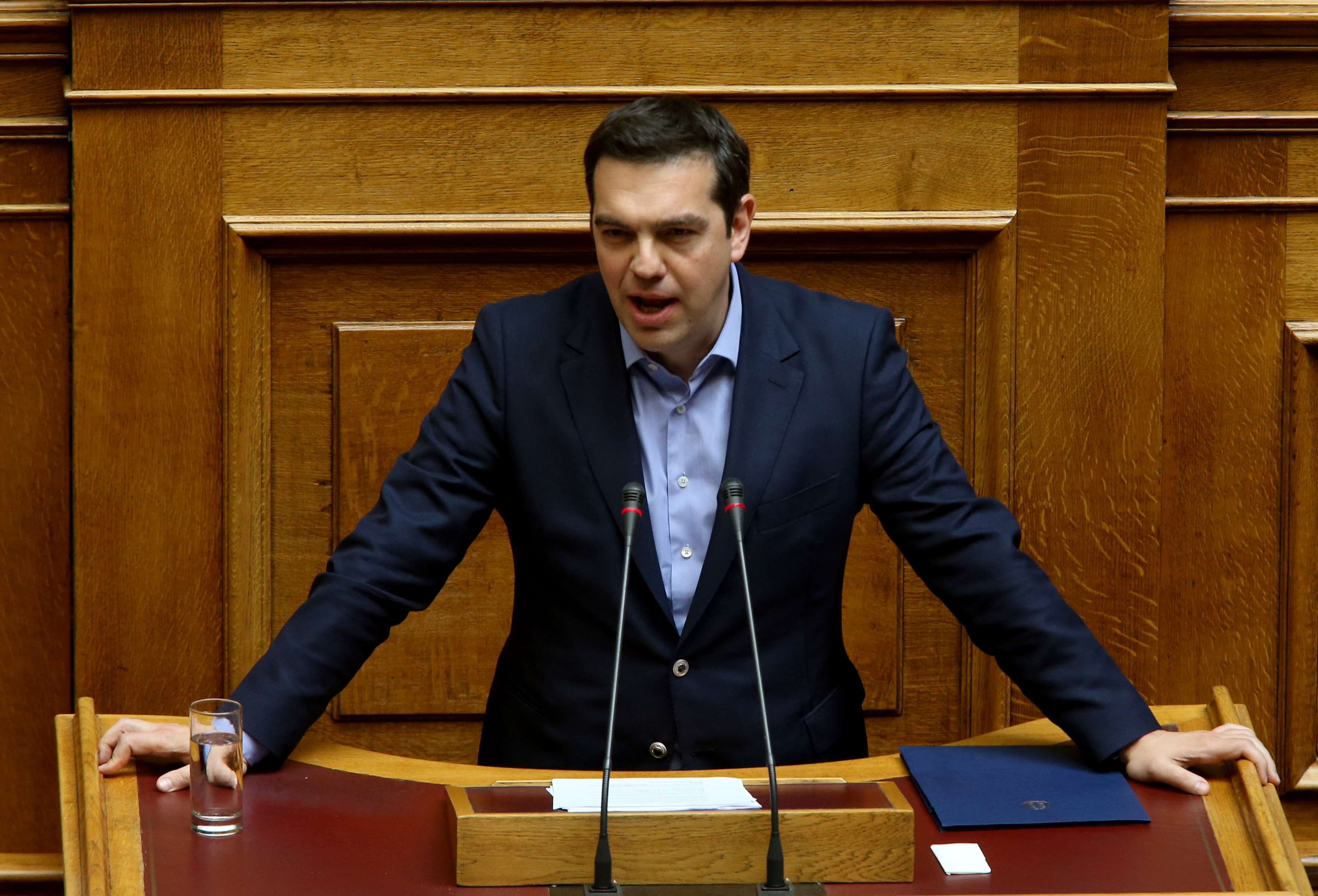 Τσίπρας: Ξαναστήνουμε την Ελλάδα στα πόδια της