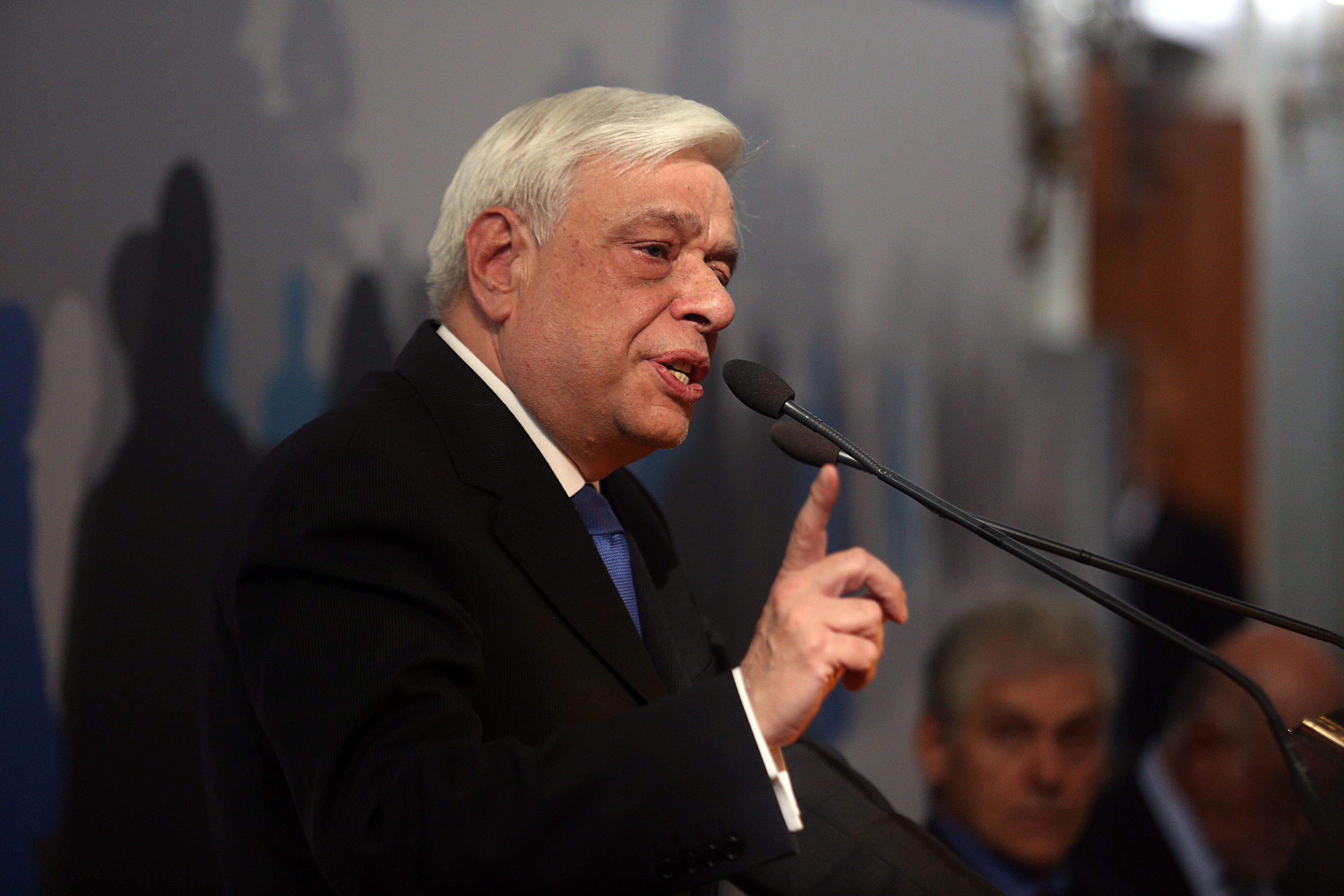 Παυλόπουλος: Ενωμένοι να διαβούμε το χρέος μας για έξοδο από την κρίση