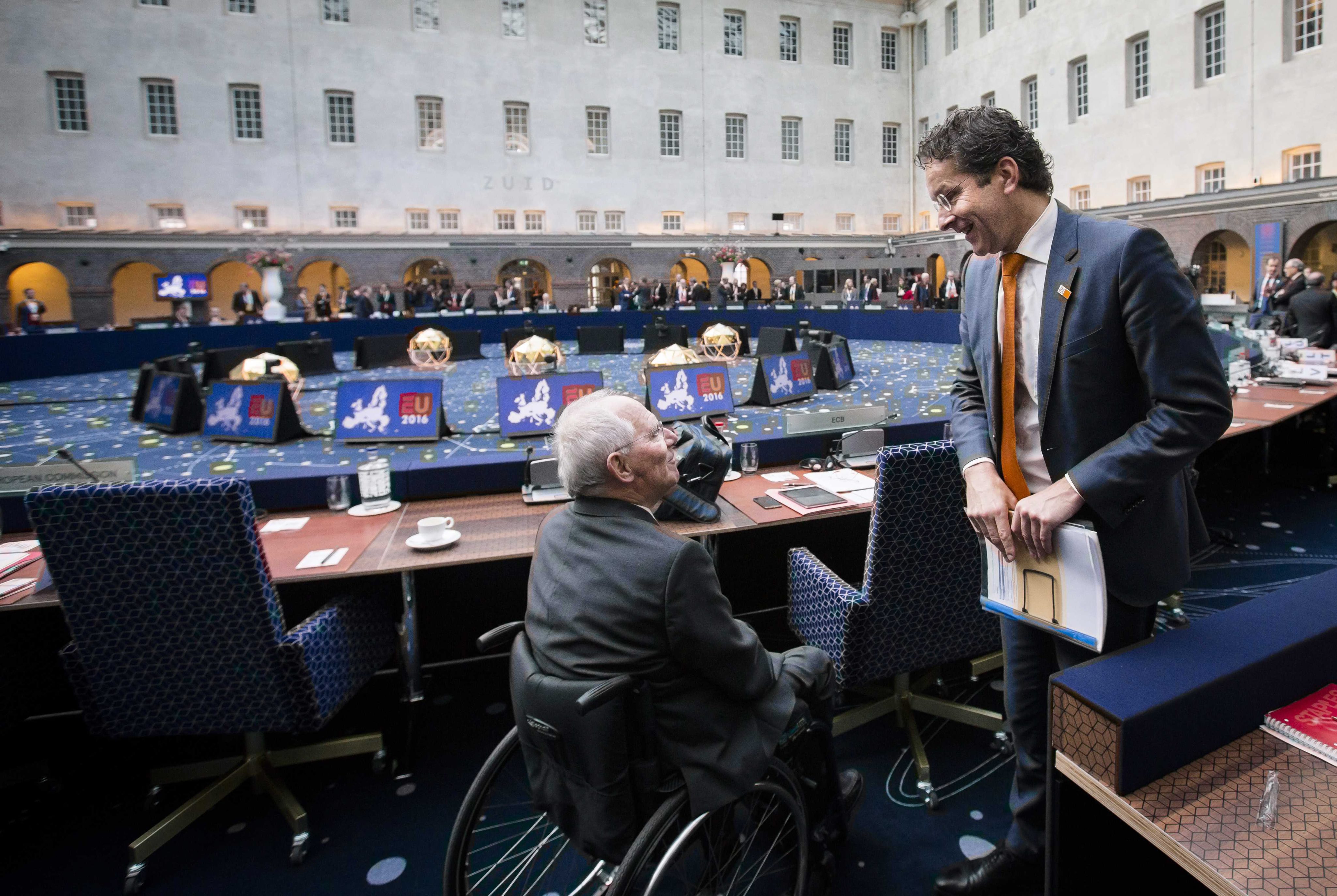 Αξιωματούχος: Κοντά σε συμβιβασμό για «κόφτη» και αξιολόγηση