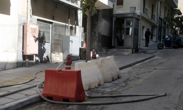 Eπιθέσεις με φωτοβολίδες εναντίον ΜΑΤ στα Εξάρχεια