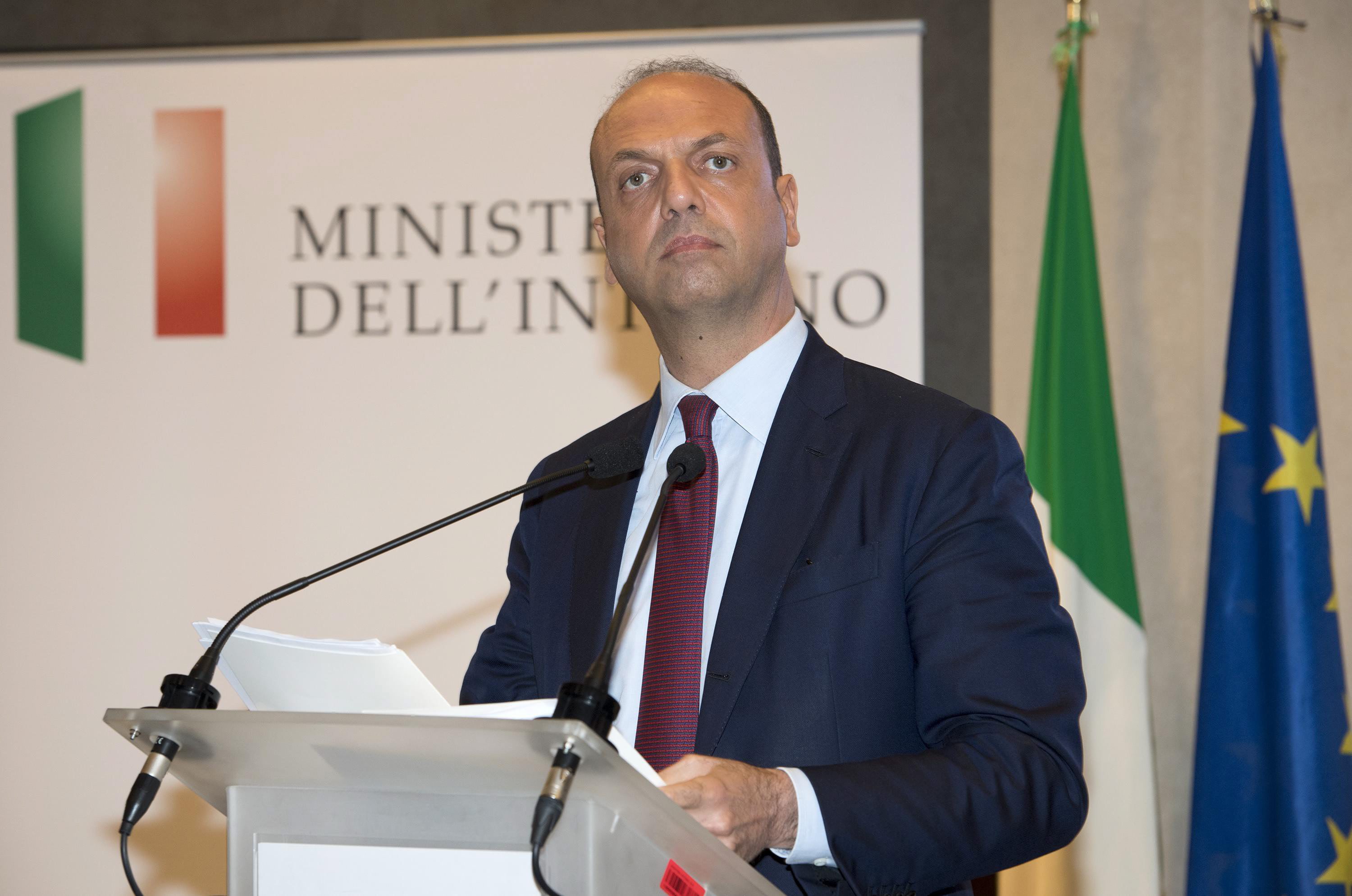 Επαναφέρει την πρόταση για πλωτά hotspots ο Αλφάνο