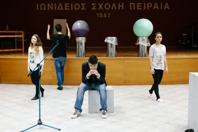 «Τρίτο κουδούνι ή το θέατρο αλλιώς» στο Δημοτικό Θέατρο Πειραιά