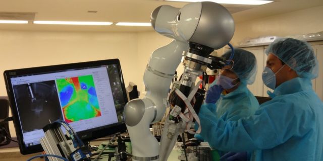 Αυτόνομο ρομπότ «καλύτερο κι από έμπειρους χειρουργούς»