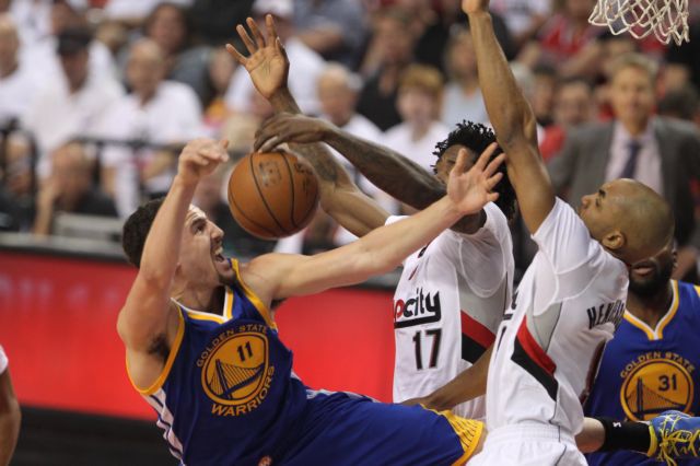 Οι Μπλέιζερς μείωσαν σε 2-1 τους Γουόριορς