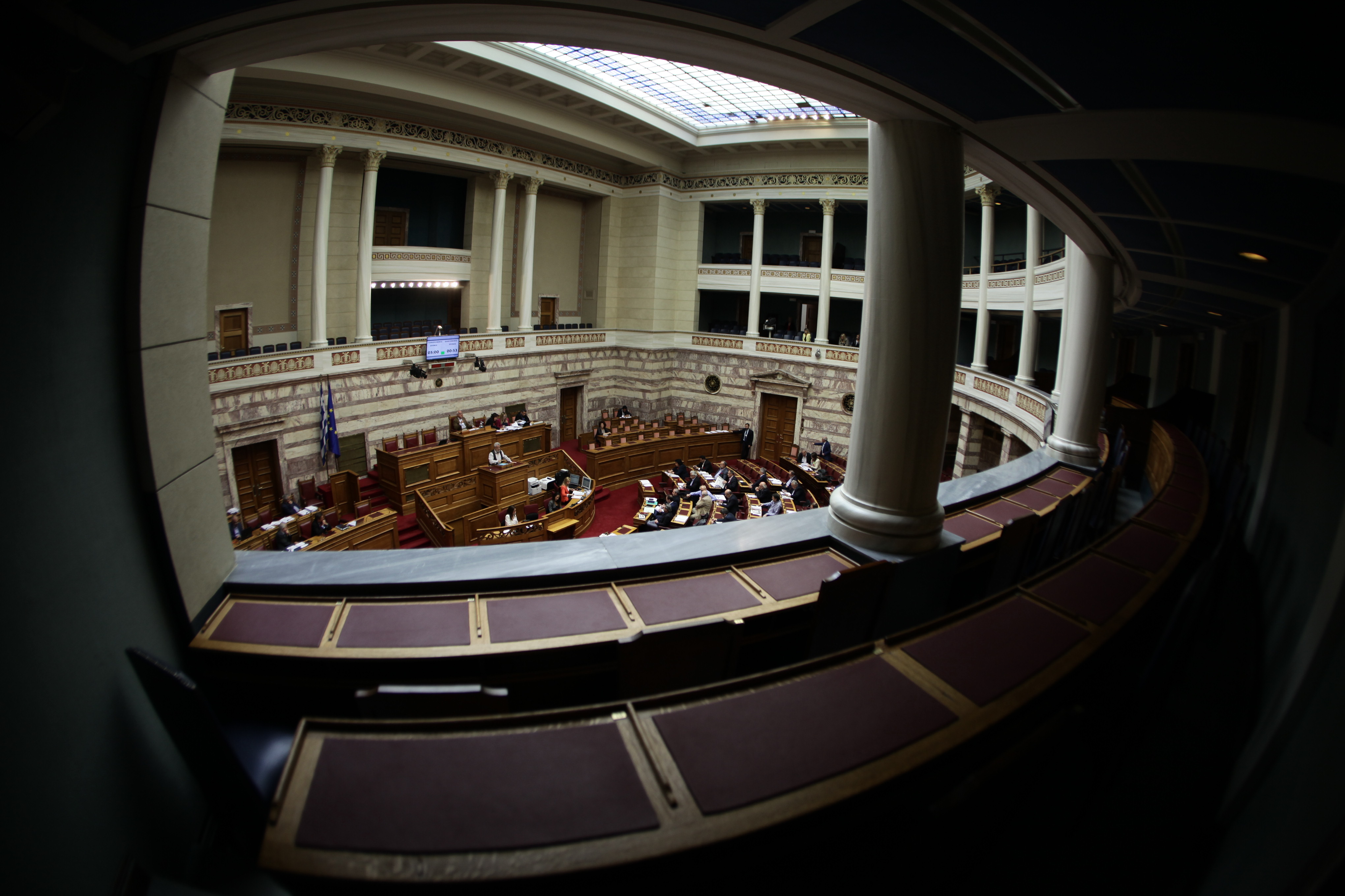 Live: Σε υψηλούς τόνους η συζήτηση για το ασφαλιστικό