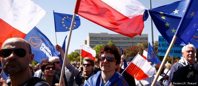 «Είμαστε και παραμένουμε Ευρώπη» φωνάζουν οι Πολωνοί