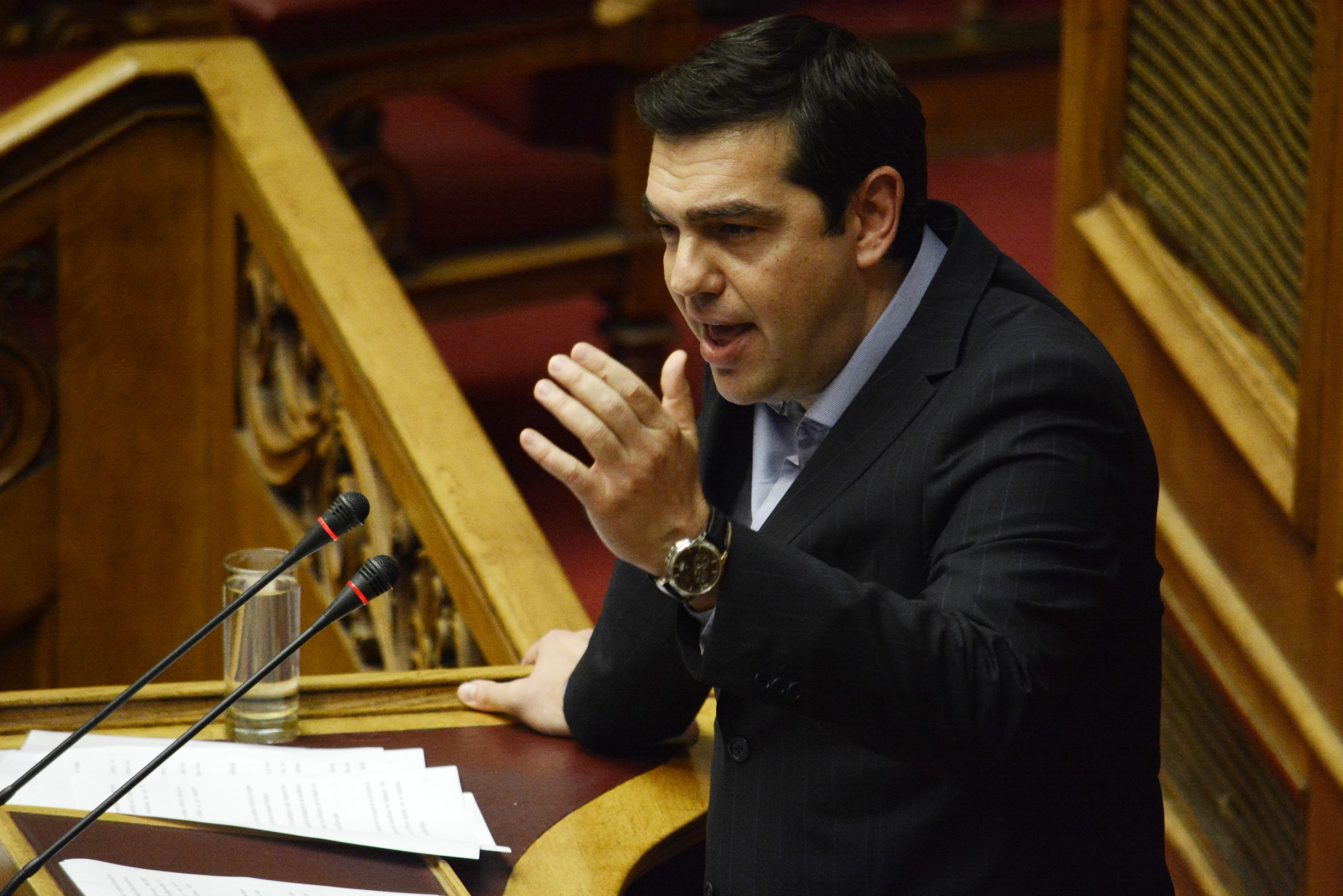 Τσίπρας κατά Μητσοτάκη: Αυτοβαυκαλίζεστε ως μεταρρυθμιστής