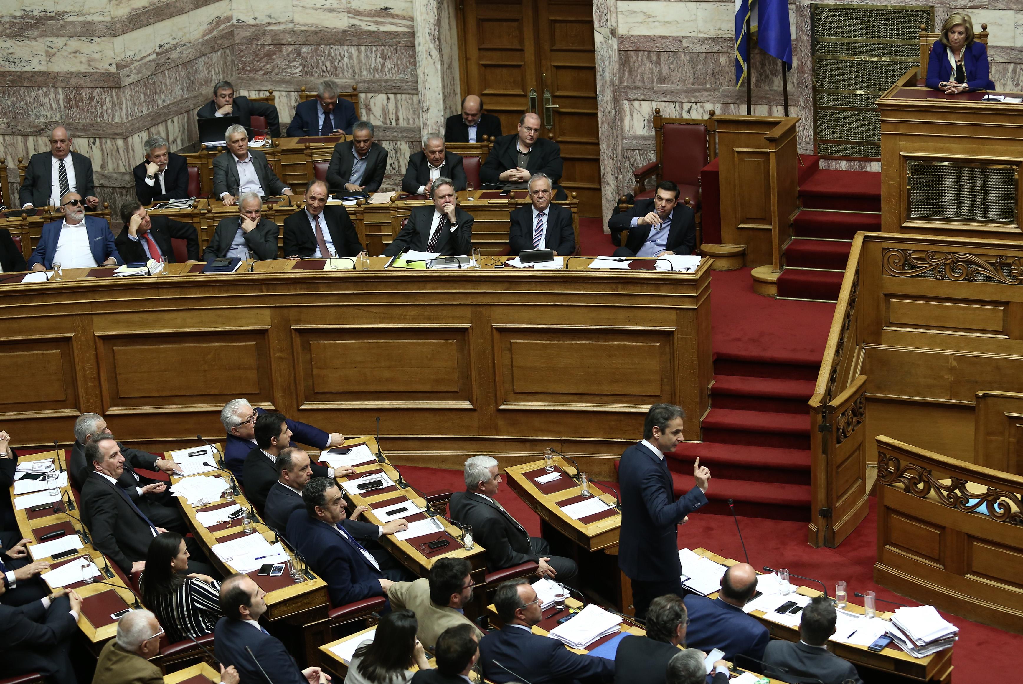 Ψηφίστηκε το πολυνομοσχέδιο με μία απώλεια