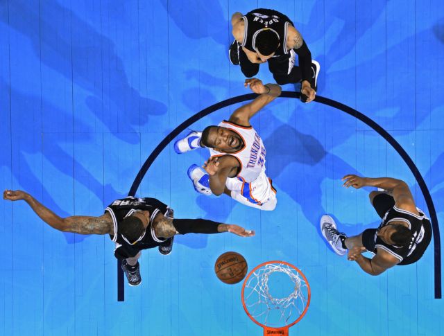 Ισοφάρισαν σε 2-2 νίκες οι Θάντερ τους Σπερς, πέρασαν οι Καβαλίερς