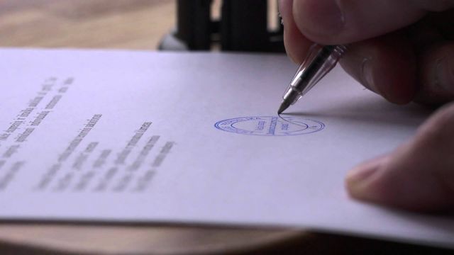 Αναστέλλεται η απεργία των συμβολαιογράφων