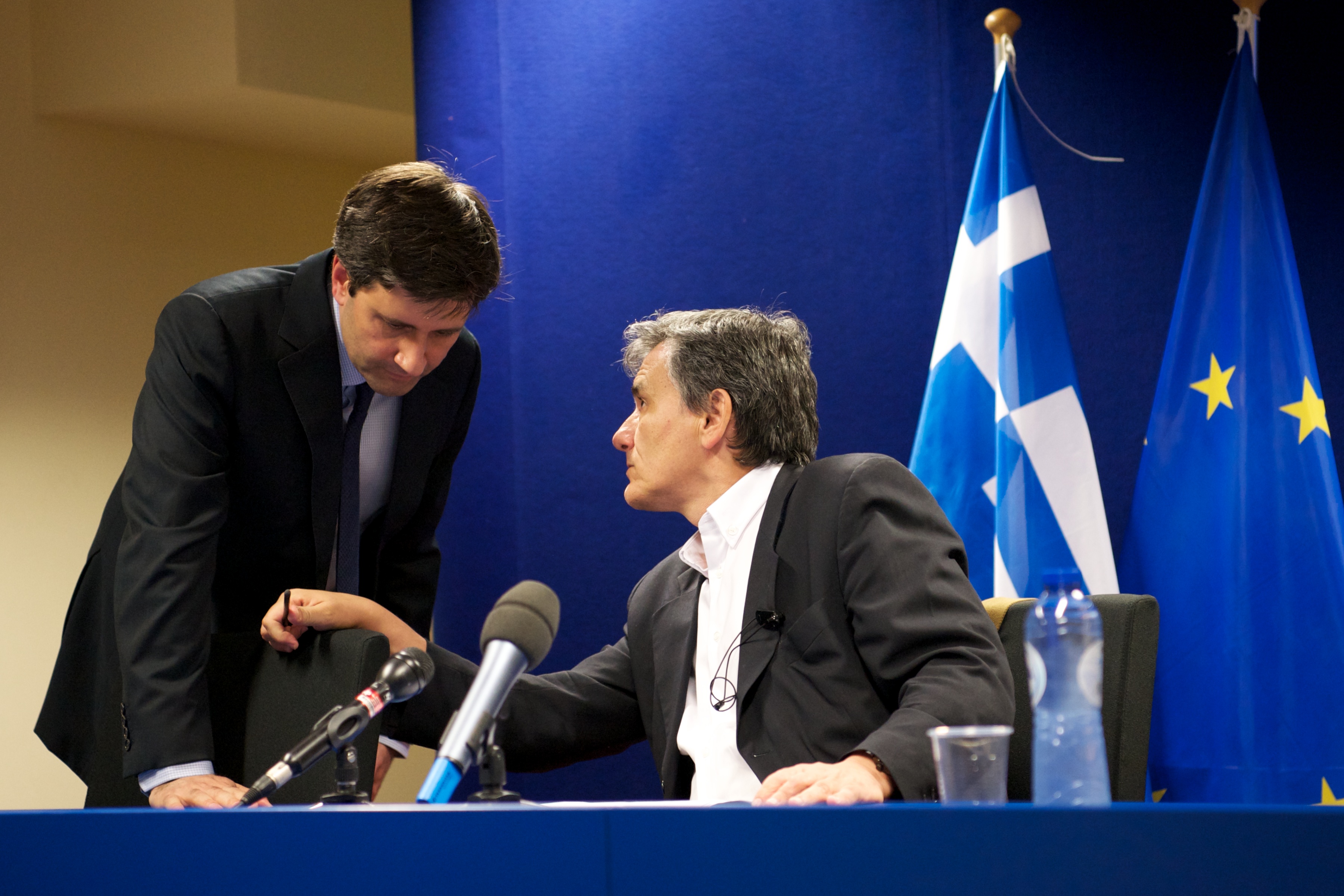 «Mασάζ» στην ΚΟ του ΣΥΡΙΖΑ για πολυνομοσχέδιο και κόφτη