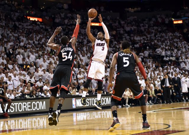 Ο Κάρι επέστρεψε και οι Γουόριορς κέρδισαν, οι Χιτ ισοφάρισαν τους Ράπτορς