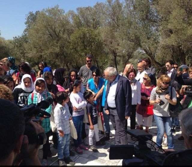 Δεκάδες πρόσφυγες υποδέχθηκε στην Ακρόπολη ο Αρ.Μπαλτάς