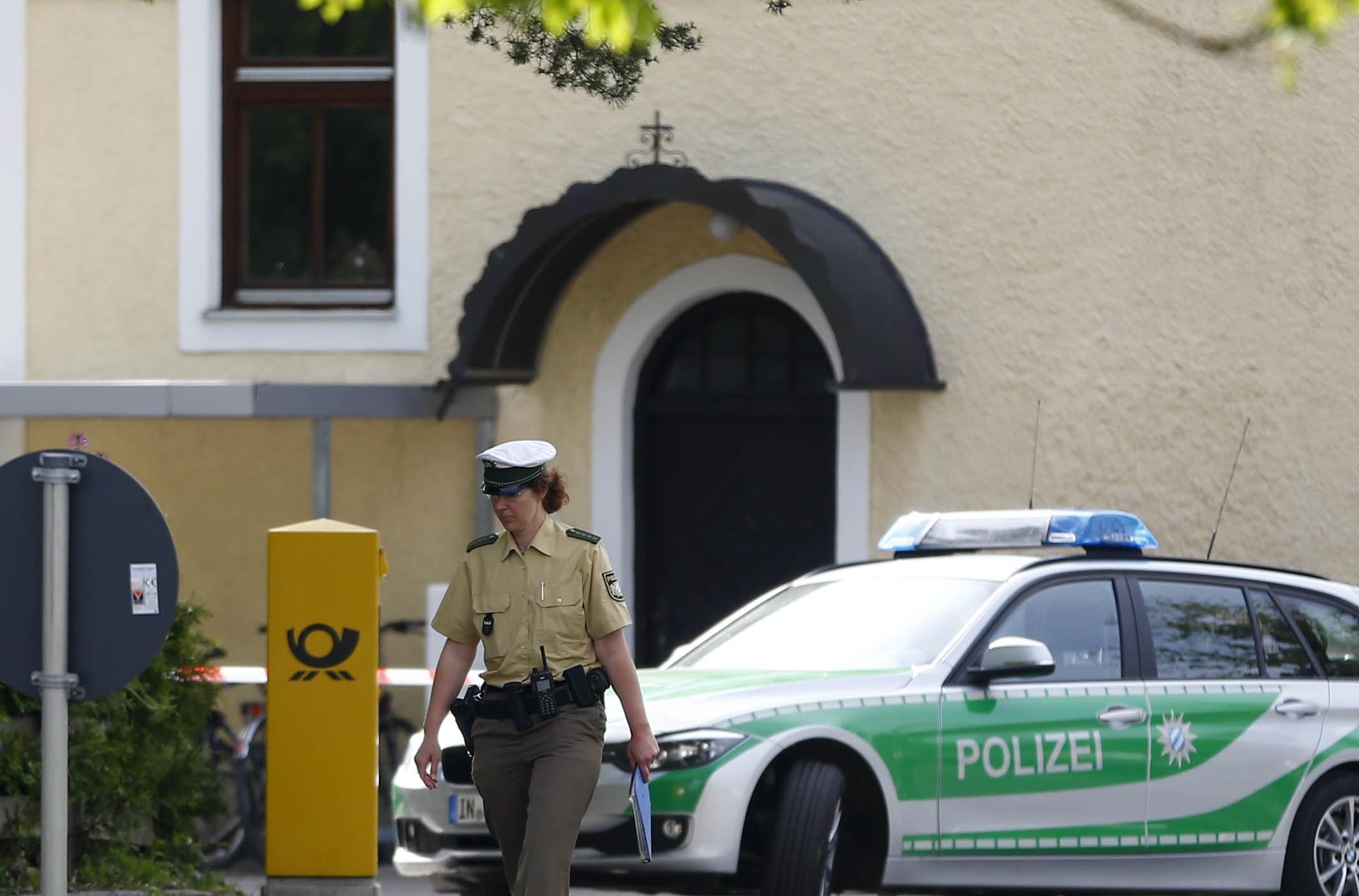 Στο σταθμό του Μονάχου, πού πάρκαρα τη νεκροφόρα… άχου;