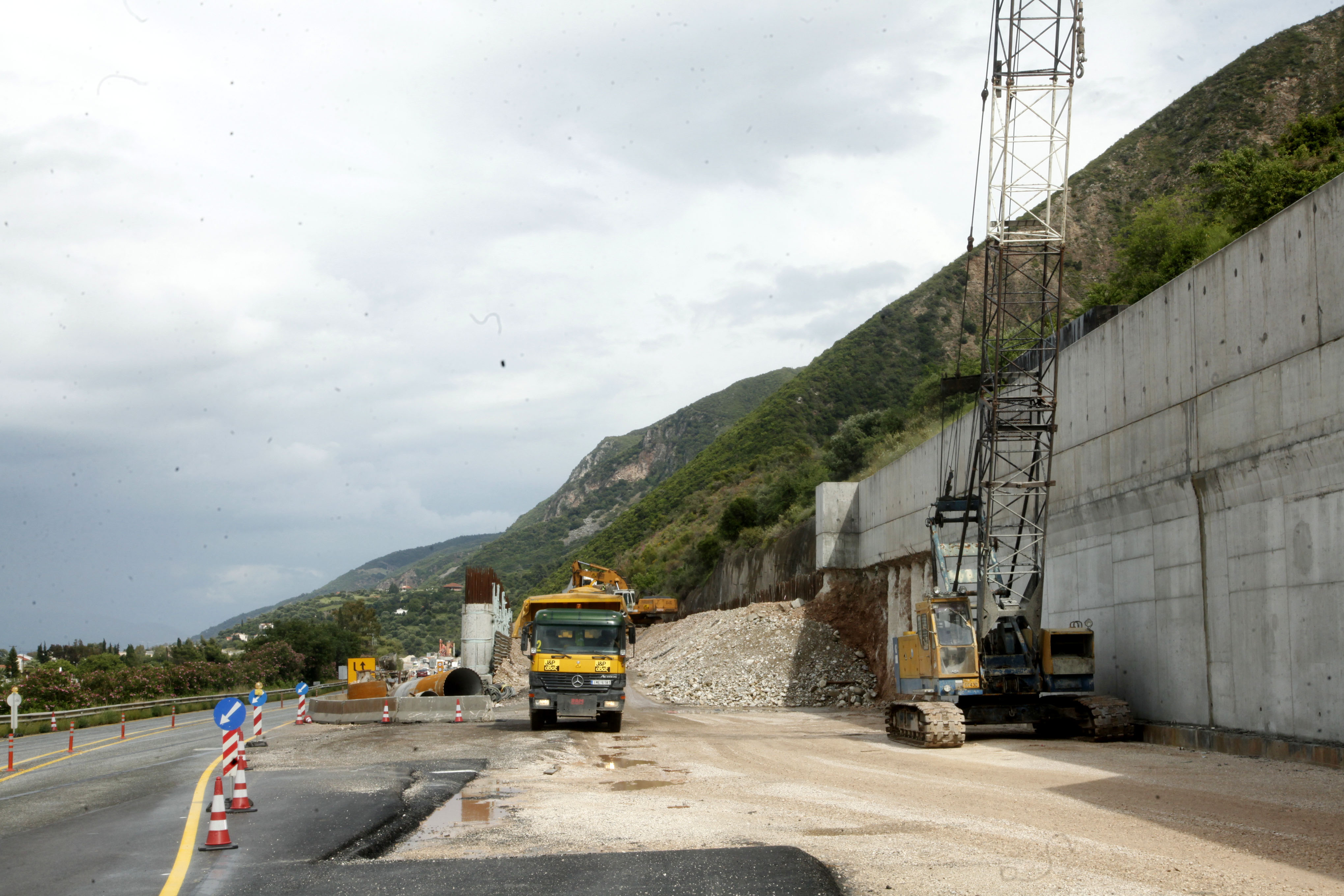 Η Επιτροπή Ανταγωνισμού εγκαλεί  το σύνολο σχεδόν των κατασκευαστικών εταιρειών