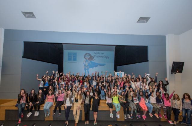 Κορίτσια εκπαιδεύει στην τεχνολογία η Microsoft Ελλάς