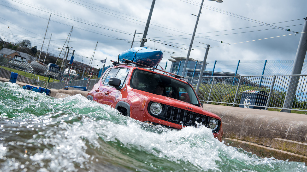 Κατεβαίνοντας την ολυμπιακή διαδρομή κανό-καγιάκ με το… Jeep Renegade