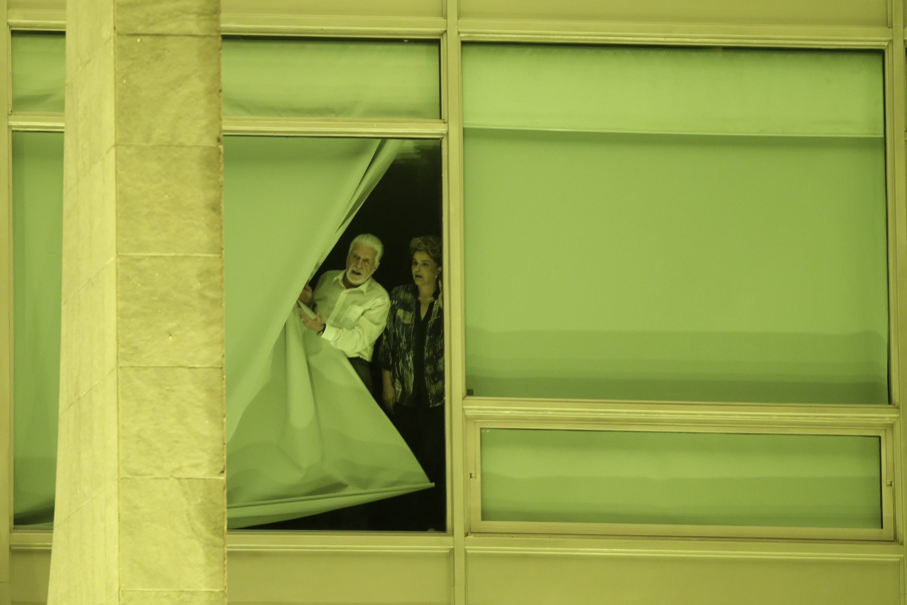 Μαραθώνια η συνεδρίαση που ρίχνει, όπως όλα δείχνουν, την Ρουσέφ