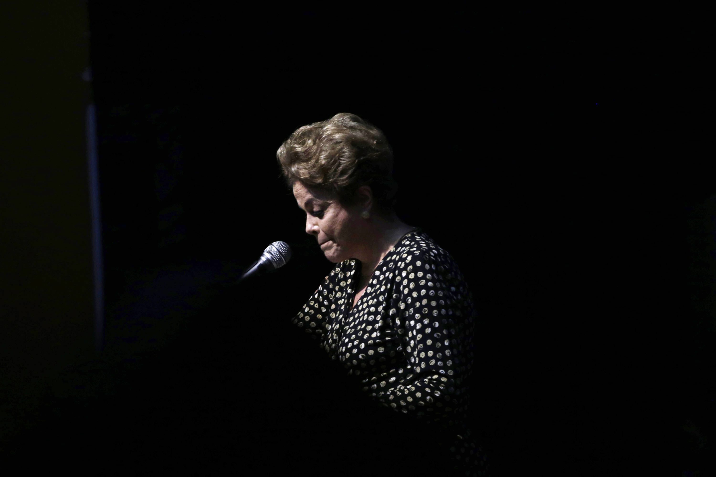 Η σκληροτράχηλη Ρουσέφ στη Βραζιλία των σκανδάλων