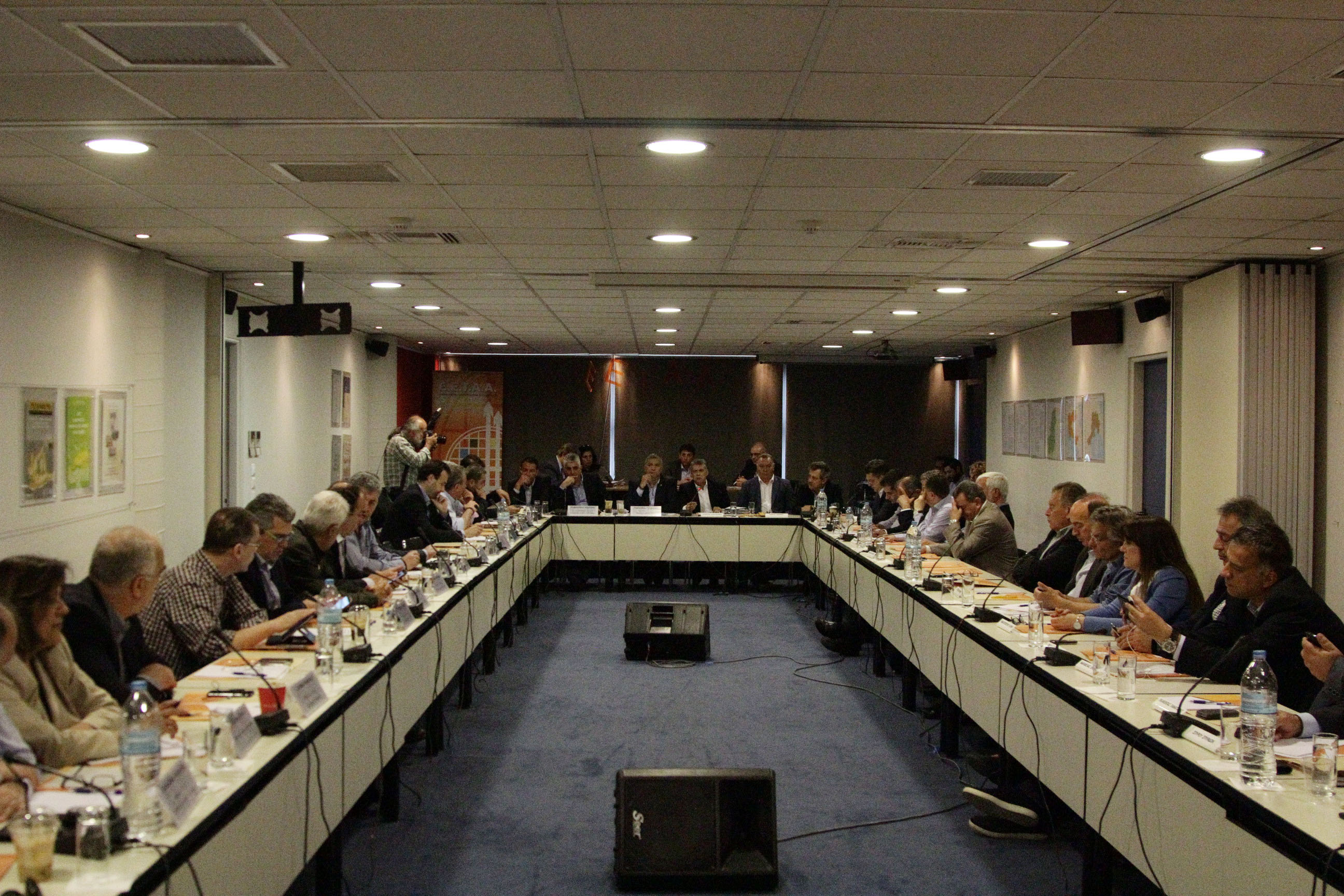 Κοινό μέτωπο συγκροτούν οι ενώσεις Δήμων και Περιφερειών