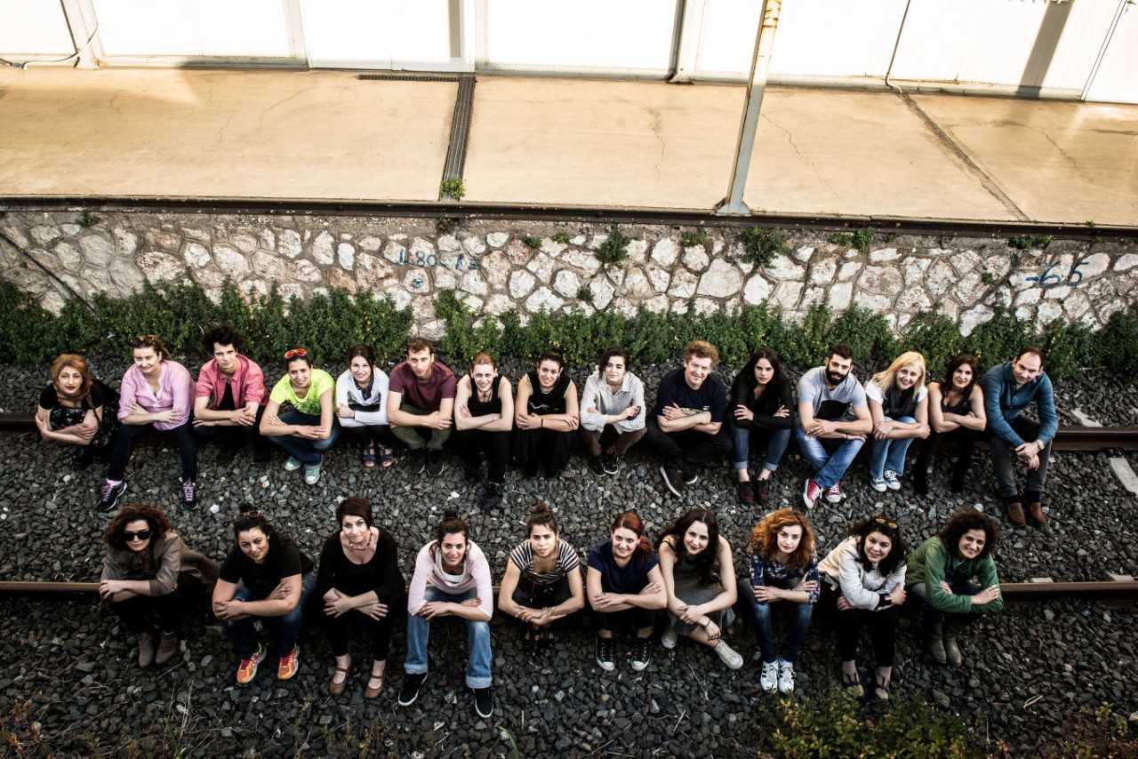 Οι νέοι καλλιτέχνες γεμίζουν «τα κουπέ» του Τρένου στο Ρουφ