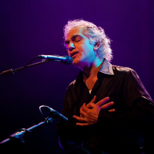 Ομάρ Φαρούκ Τεκμπιλέκ: Επιστρέφει στην Ελλάδα με ανατολίτικους ήχους