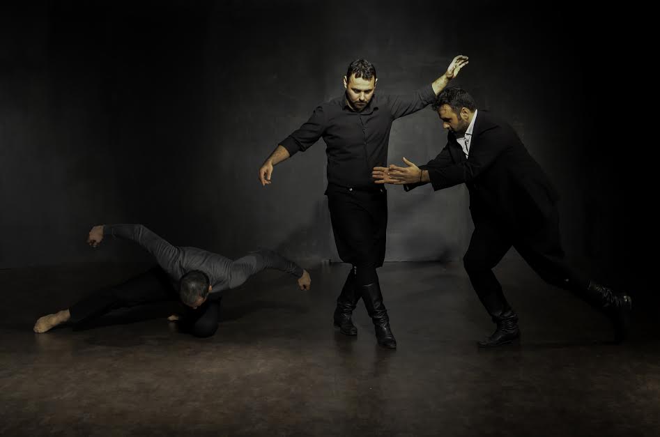 Στα μυστικά του κρητικού χορού από τους αδερφούς Μεγαλακάκη