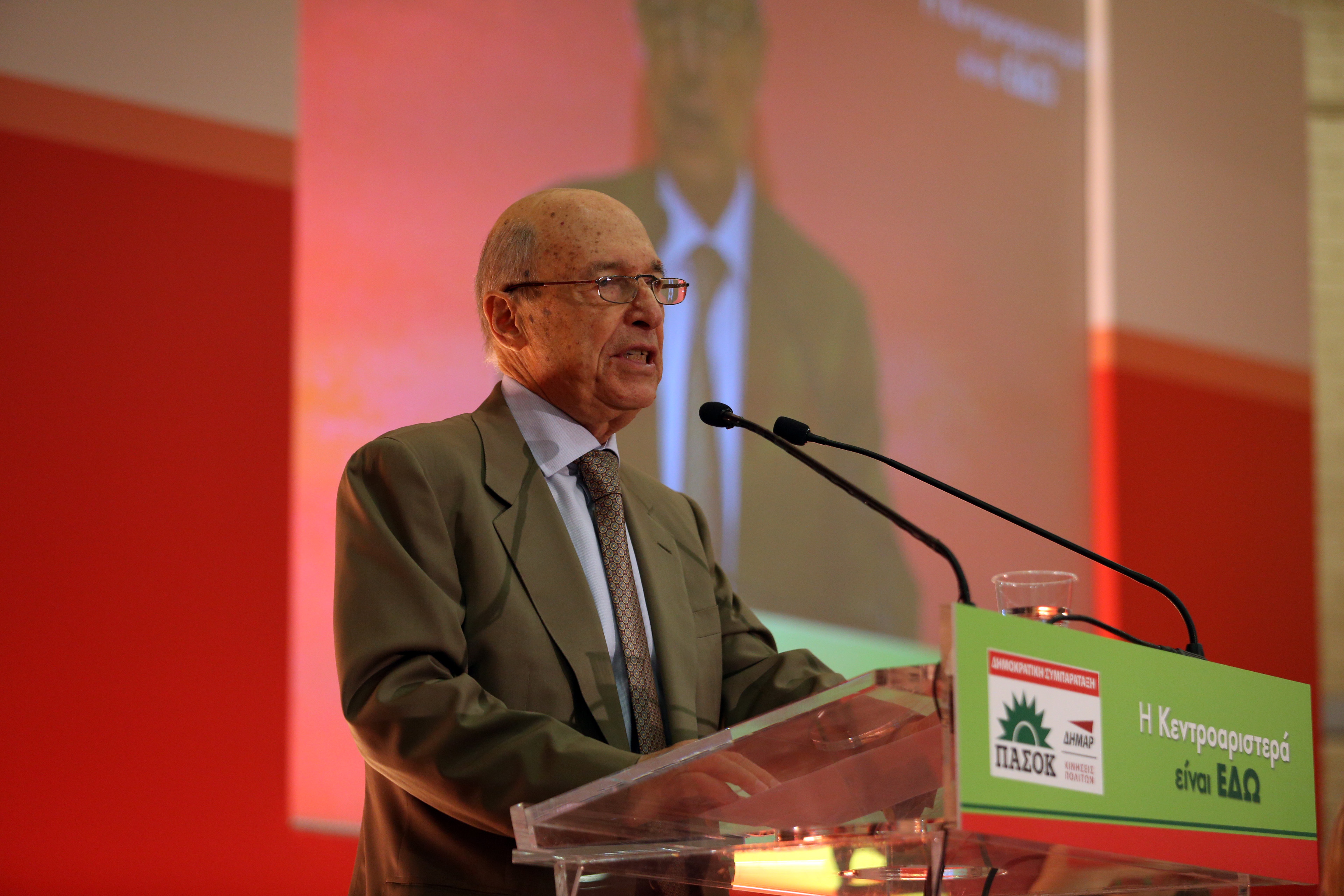 Σημίτης: Εγωισμοί και φιλοδοξίες εμπόδια στη συνεργασία της Κεντροαριστεράς