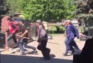 Μόσχα: Μάχη εκατοντάδων σε νεκροταφείο αφήνει τουλάχιστον δύο νεκρούς