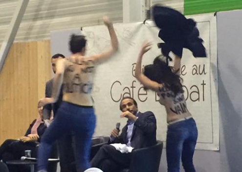 Γυμνόστηθη «έφοδος» της Femen σε αμφιλεγόμενο ακαδημαϊκό για το Ισλάμ