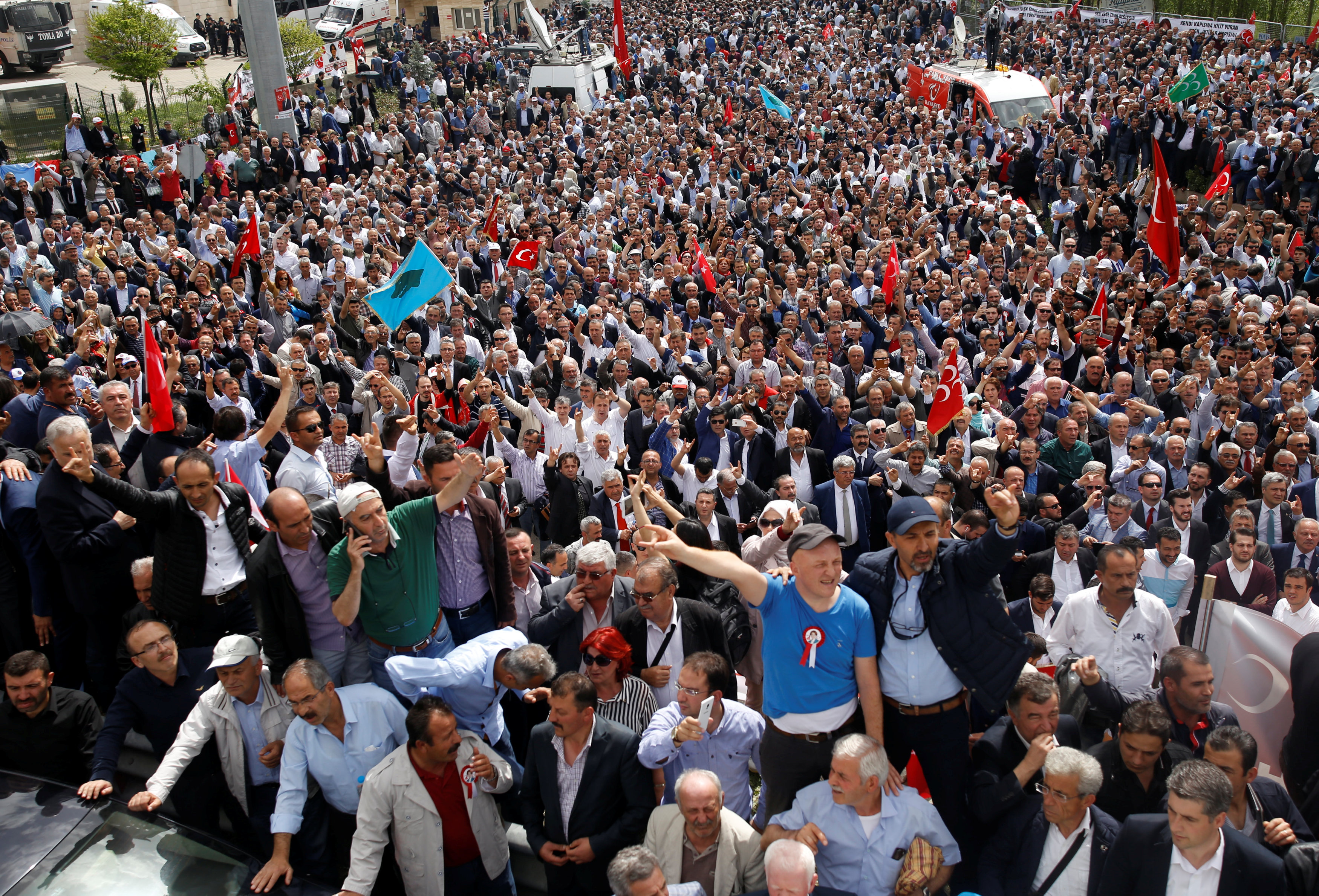 Ερντογανικό μπλόκο σε συνέδριο «ανταρτών» για να διώξουν τον Μπαχτσελί