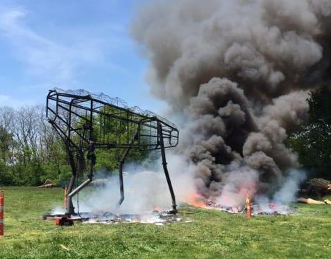 «Αστυνομία εκεί; Ένας δεινόσαυρος έπιασε φωτιά!»