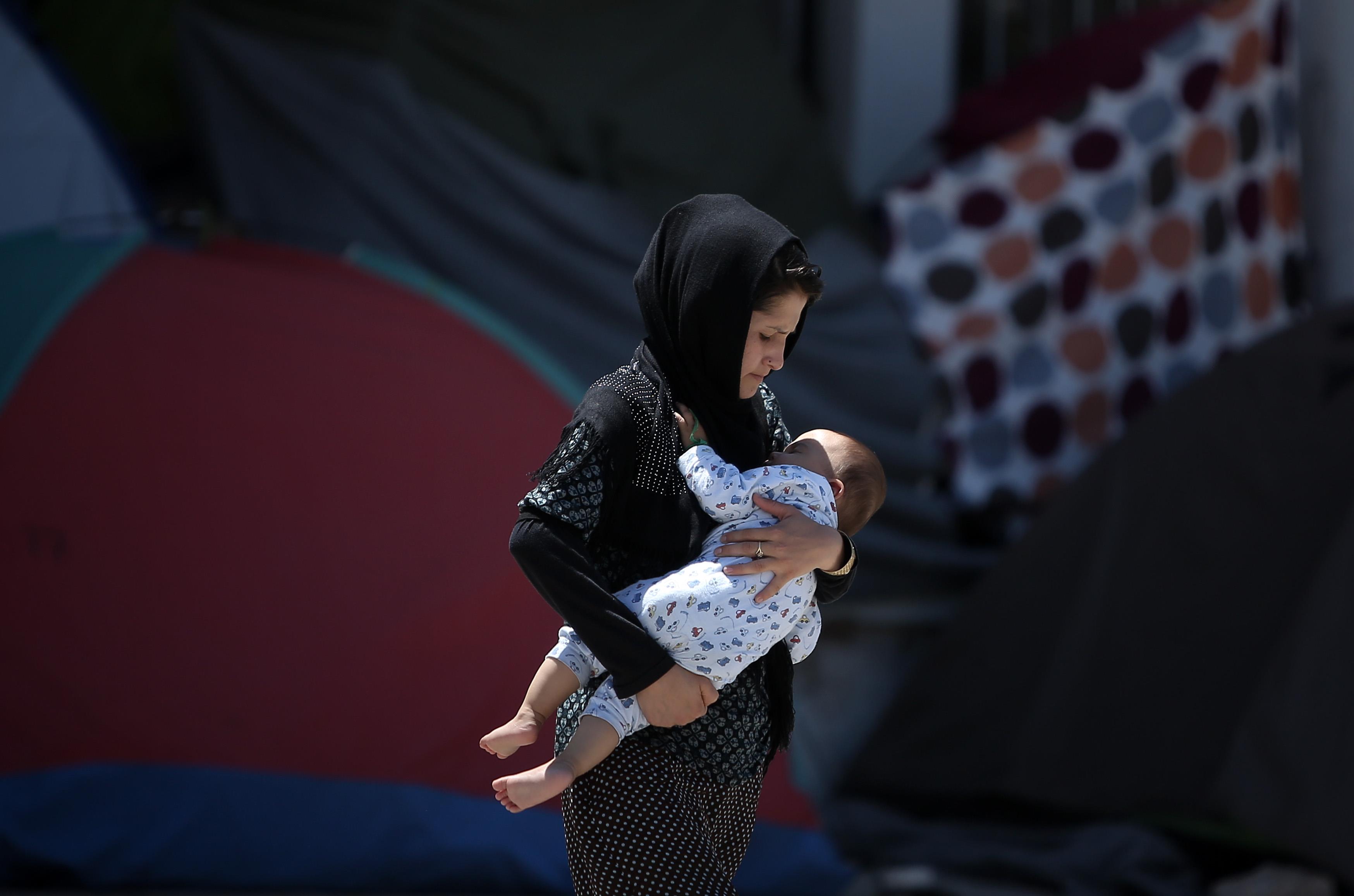 Μουζάλας: Επόμενος στόχος η εκκένωση του Ελληνικού και του Πειραιά