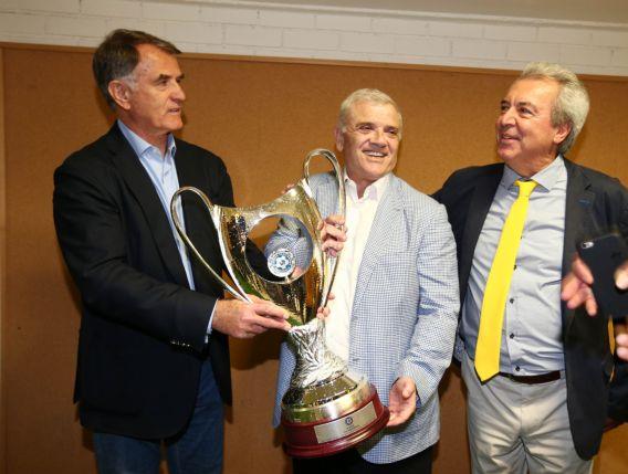 Μελισσανίδης: «Ενα κύπελλο δεν αρκεί για να χορτάσει τον κόσμο μας»