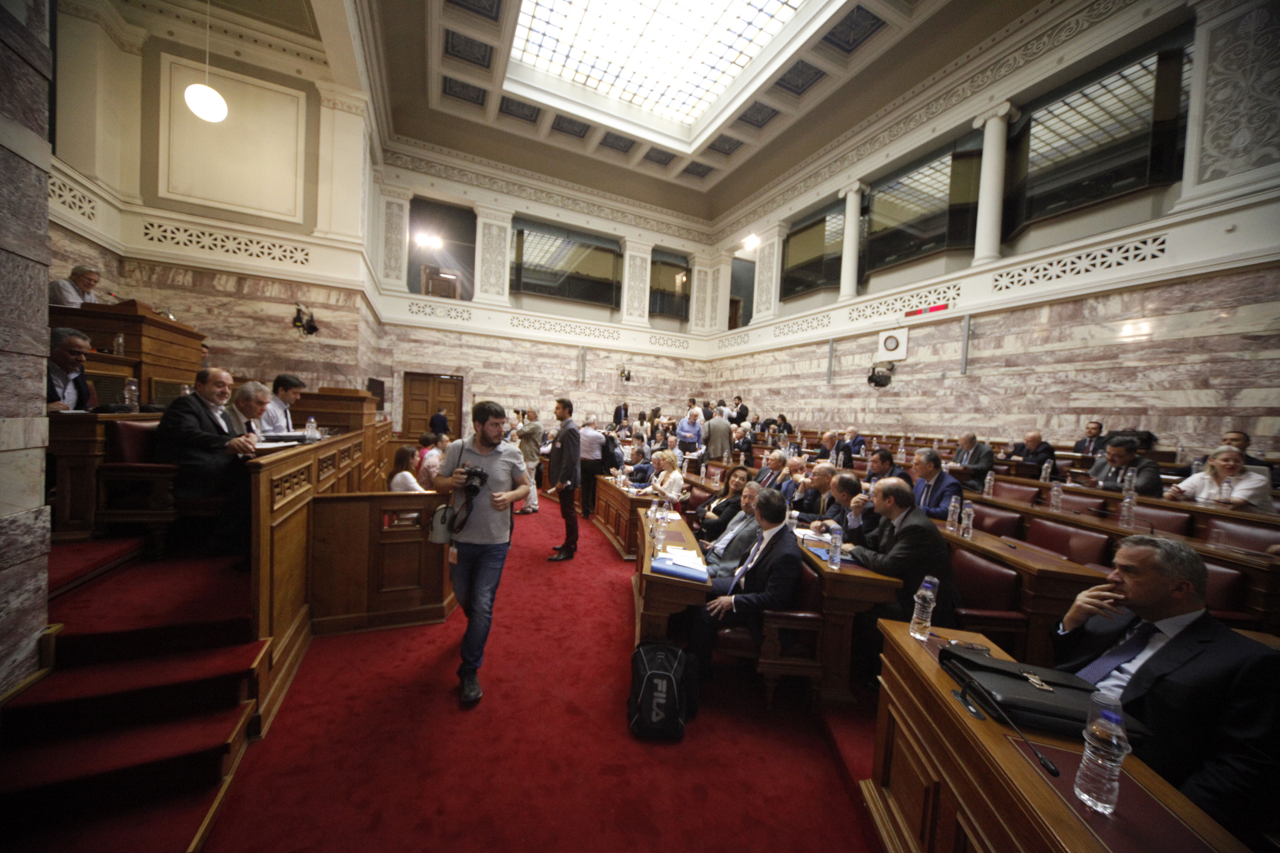 Πυρ ομαδόν στο πολυνομοσχέδιο από παραγωγικούς φορείς