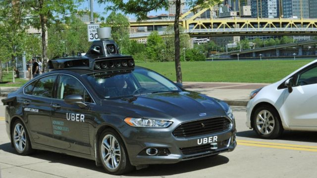 Στους δρόμους του Πίτσμπουργκ το πρώτο όχημα χωρίς οδηγό της Uber