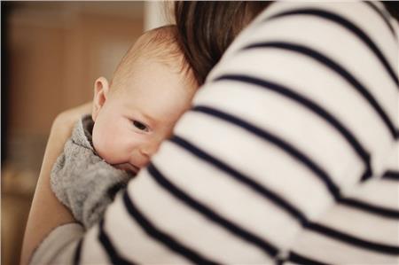 Ο πιο αποτελεσματικός τρόπος για να σταματήσουμε το κλάμα του μωρού!