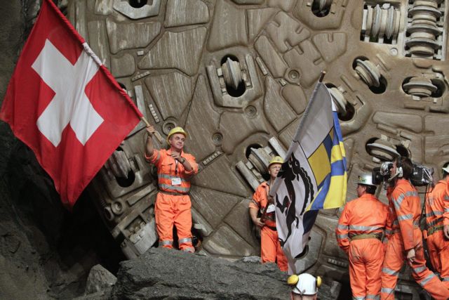 Εγκαινιάζεται στην Ελβετία η μεγαλύτερη σιδηροδρομική σήραγγα του κόσμου