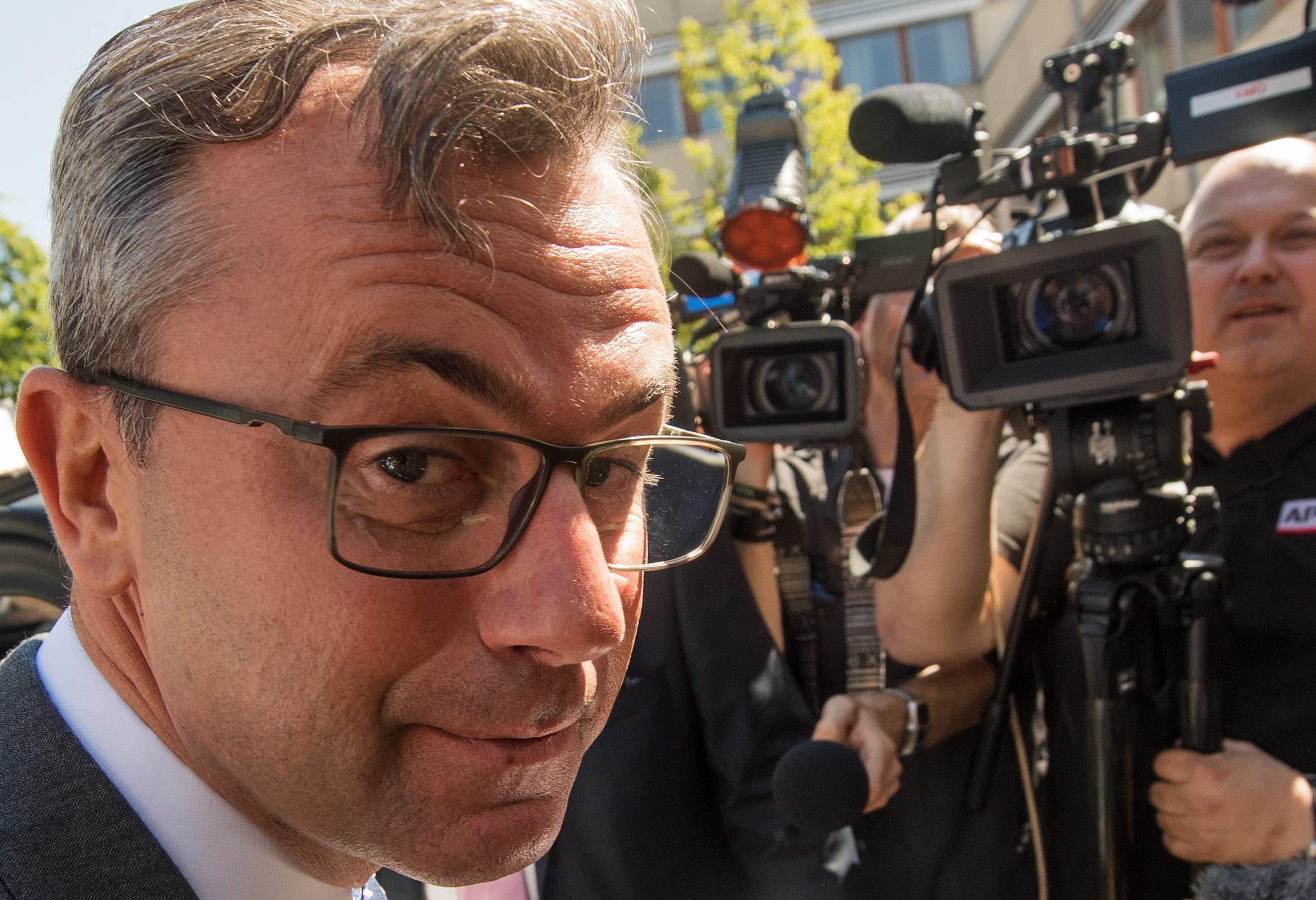 Η Αυστρία ψηφίζει πρόεδρο, ο ακροδεξιός Χόφερ χτυπά την πόρτα