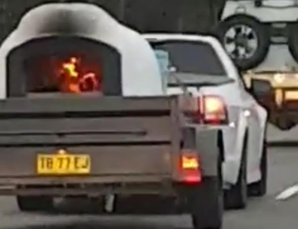 Αυστραλός δίνει νέο νόημα στο… «πίτσα για το δρόμο»