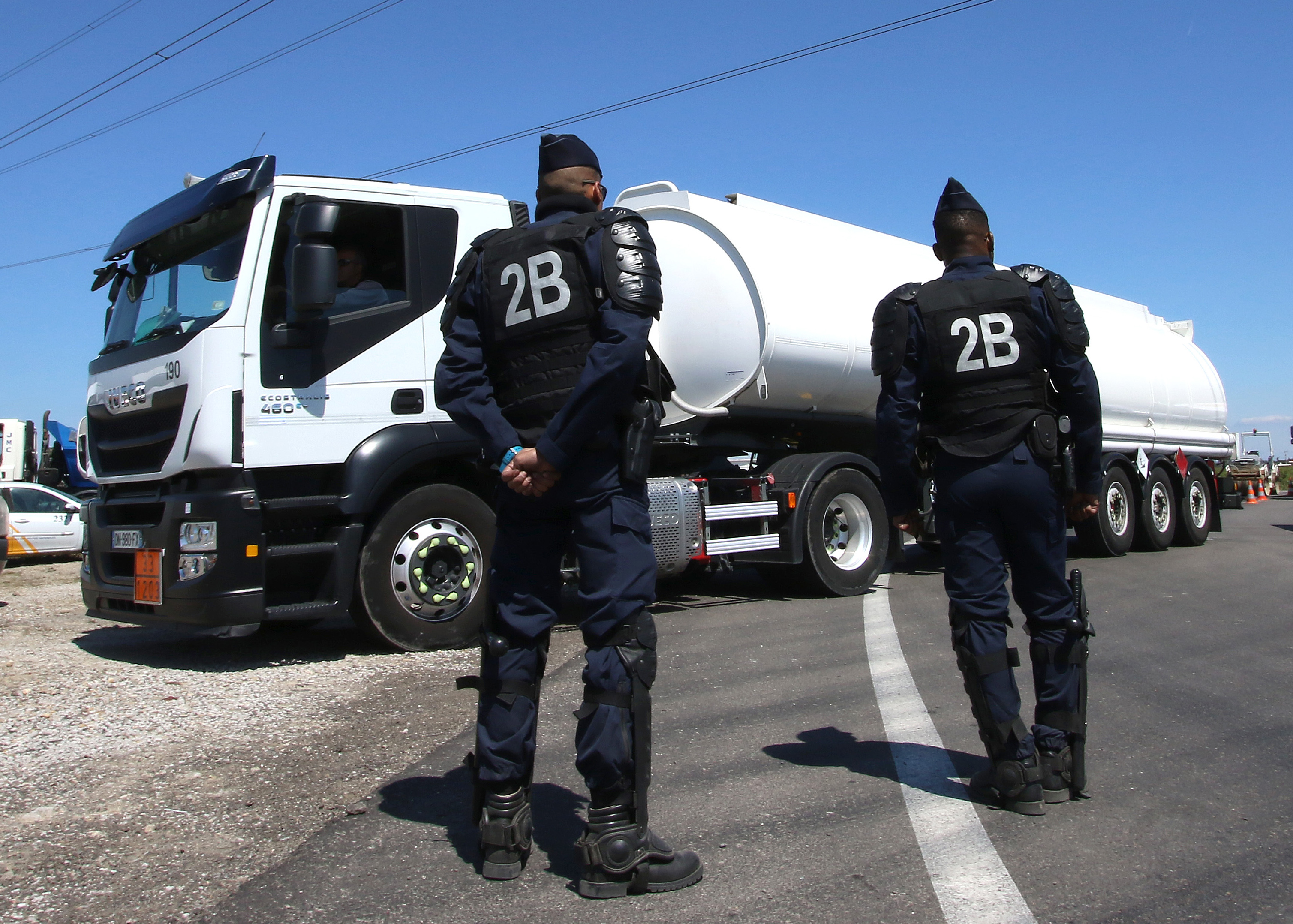 Γαλλία: Μετά τα διυλιστήρια, πυρηνικοί σταθμοί στη μάχη για τα εργασιακά
