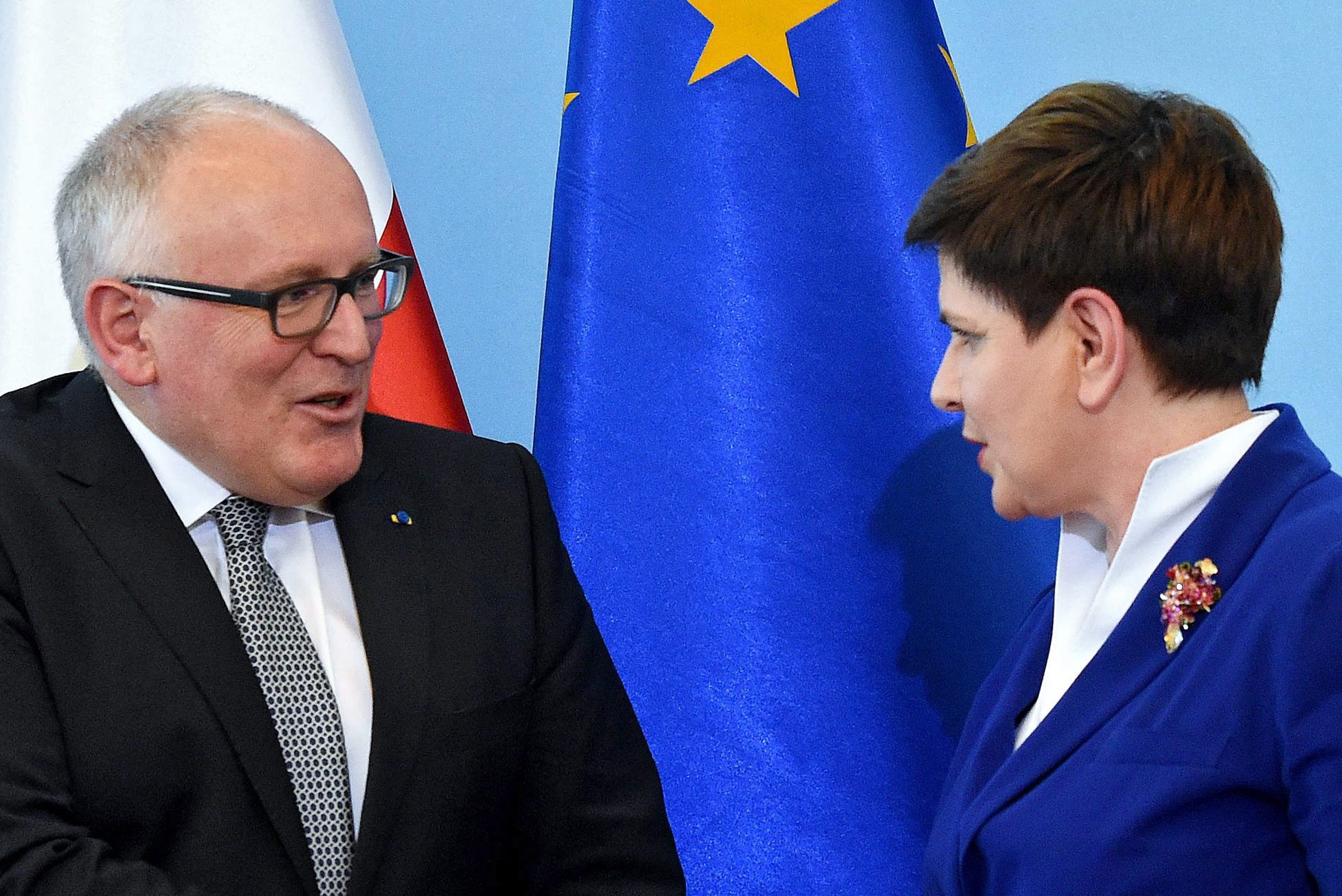 Στην Πολωνία ο Τίμερμανς (ανα)ζητώντας λύση στην συνταγματική κρίση