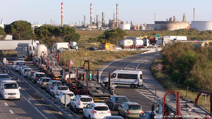 Με δελτίο η βενζίνη στη Γαλλία