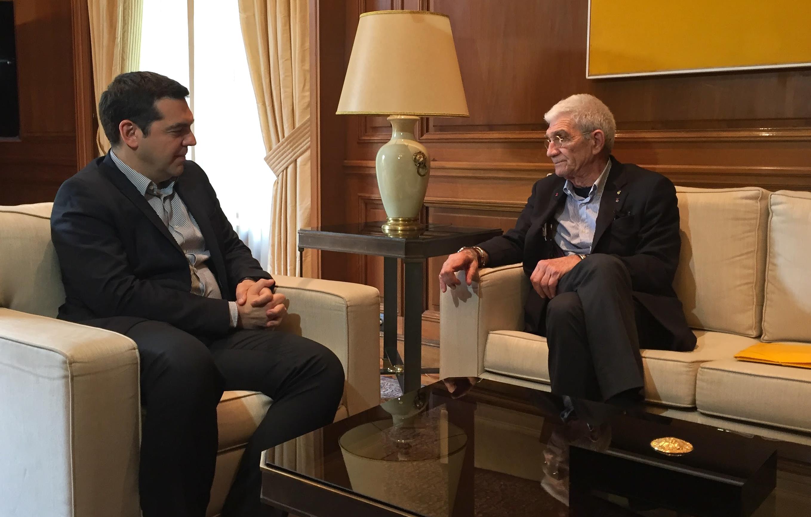 Συνάντηση του πρωθυπουργού με τον Γιάννη Μπουτάρη